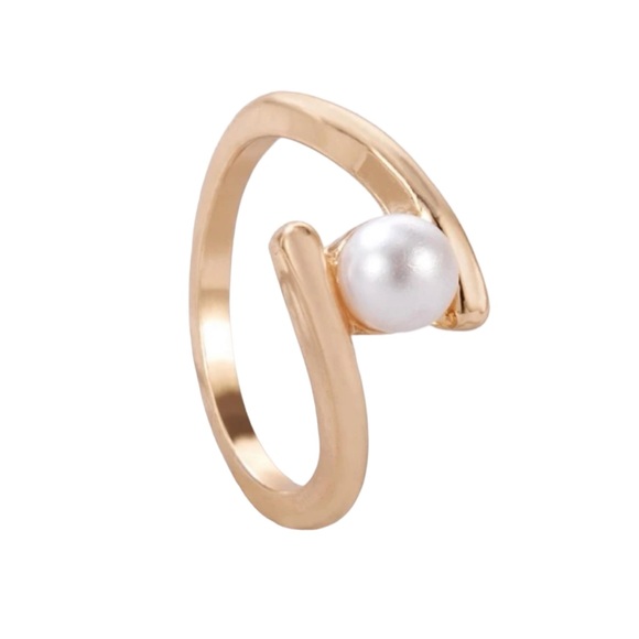 Pearl and Gold Modern Style Minimalist Ring - Picture 3 of 4